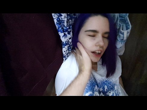 ❤️ Atradu savu māsu skapī un palīdzēju viņai beigt. ️ Anāls porno pie mums ❌